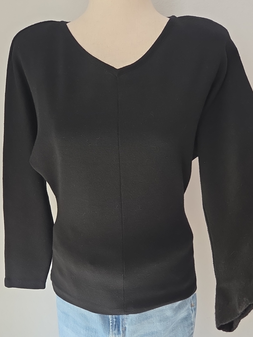 Vintage 100% Wool Andrea Jovine Black V-Neck Sweater Small Shoulder Pads